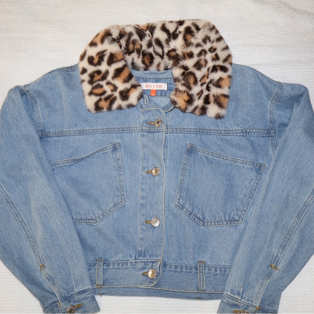 Denim Jacket with Leopard Print Detachable Collar